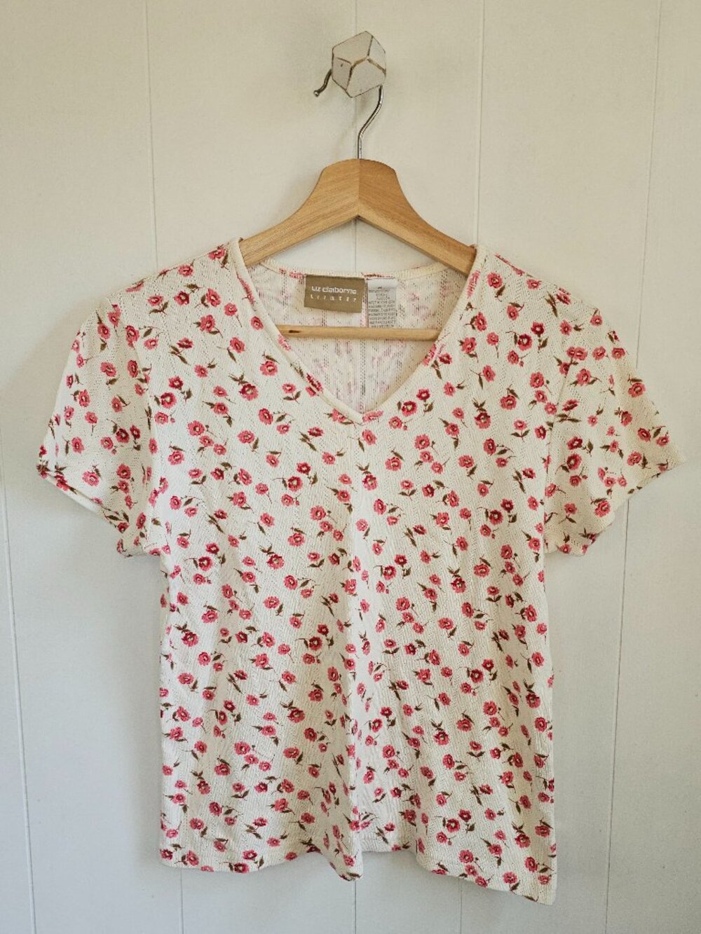 LIZ CLAIBORNE Sportswear White Rose Print Pointelle V-Neck Tee